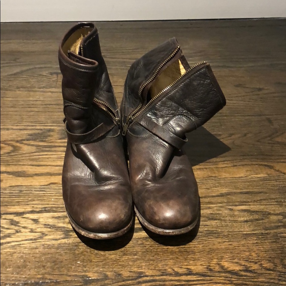 Brown low Frye boots